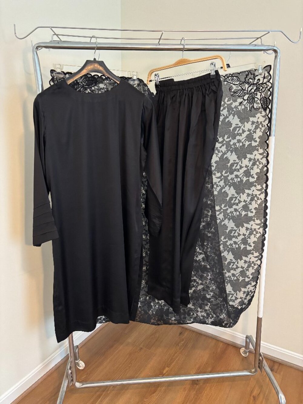 Black Shamoz silk Pakistani kameez/trousers outfit with organza dupatta/ 3pc